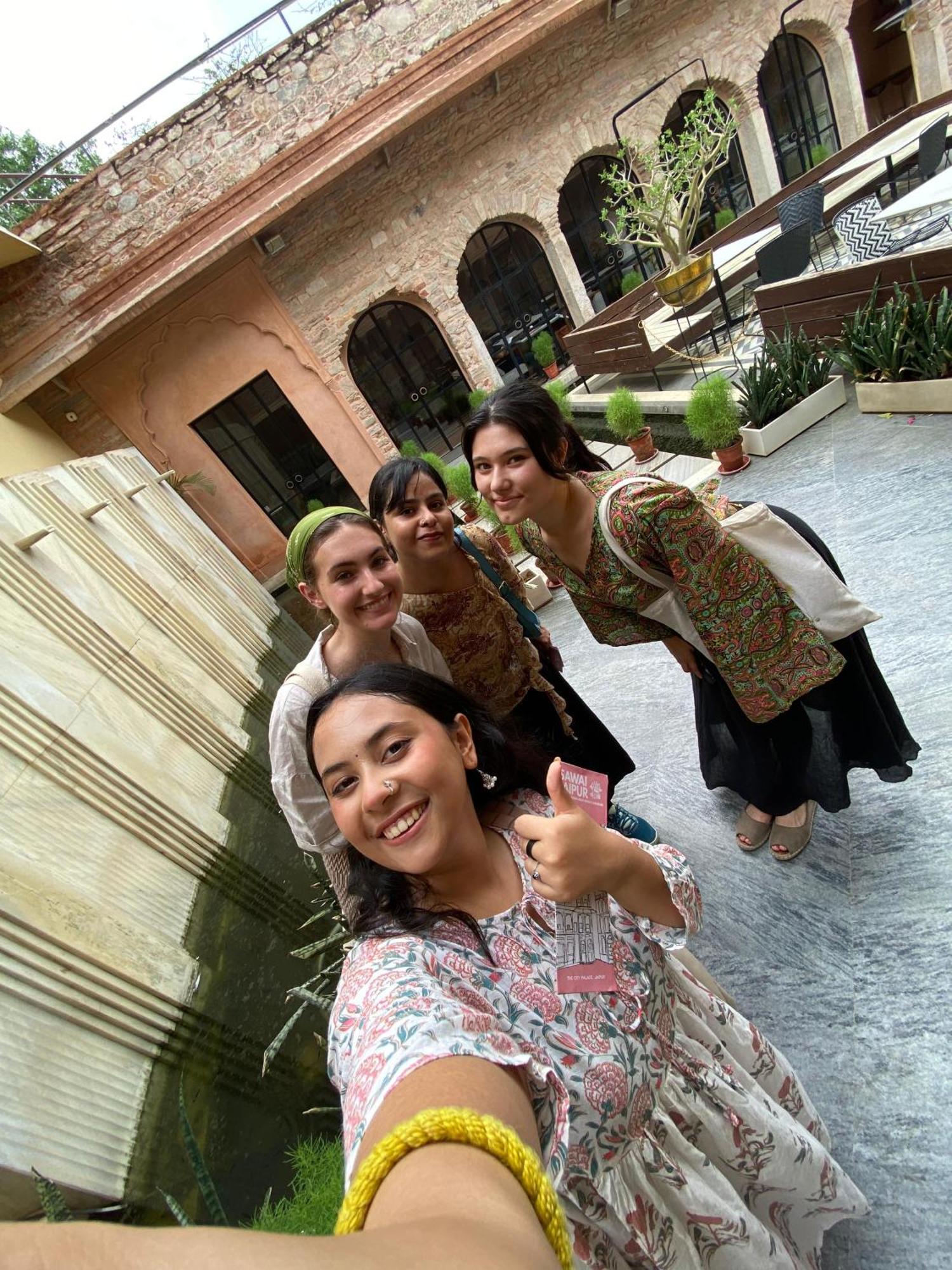 Madpackers Jaipur Hostel ภายนอก รูปภาพ